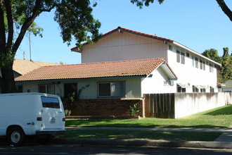 25 W 18th St in Merced, CA - Building Photo - Building Photo