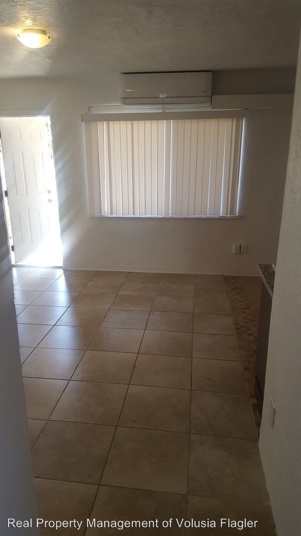 551 N Ridgewood Ave in Daytona Beach, FL - Building Photo - Building Photo