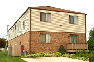 33800 Mulvey in Fraser, MI - Foto de edificio - Building Photo