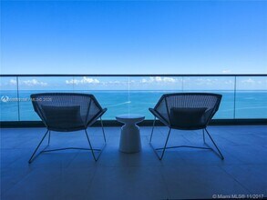 10201 Collins Ave in Bal Harbour, FL - Foto de edificio - Building Photo