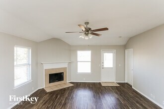 203 Bear Trail in Waxahachie, TX - Foto de edificio - Building Photo