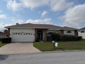 2811 Highview Bend in Lakeland, FL - Building Photo