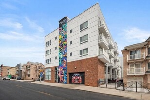42 Norfolk St, Unit 013 in Newark, NJ - Building Photo