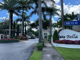 11042 NW 48th Ln in Doral, FL - Building Photo