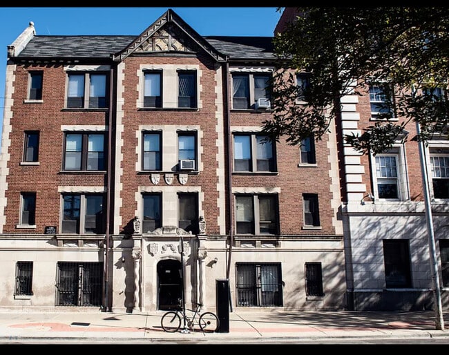property at 3345 N Marshfield Ave
