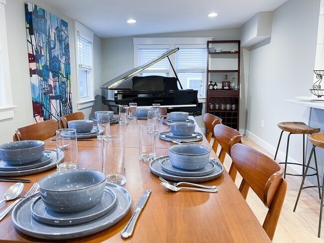 83 Rockridge Rd in Waltham, MA - Foto de edificio - Building Photo