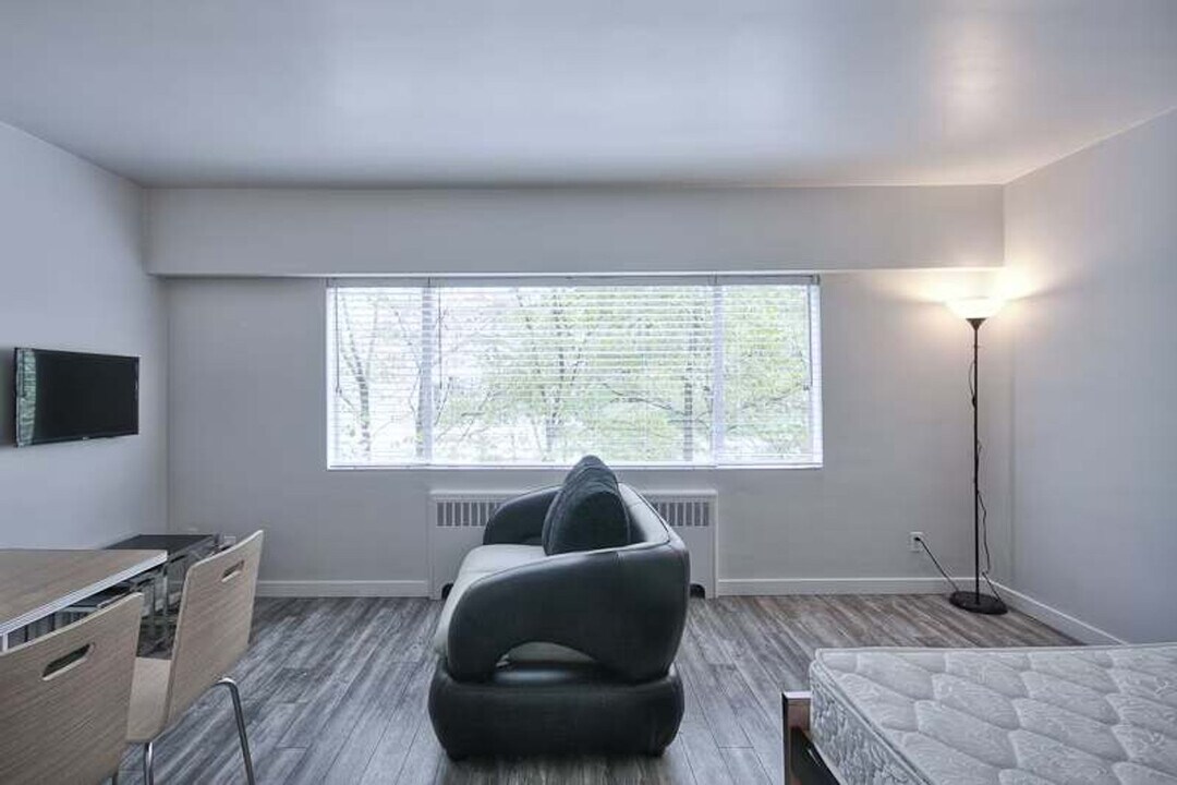 1540 Haro St in Vancouver, BC - Building Photo