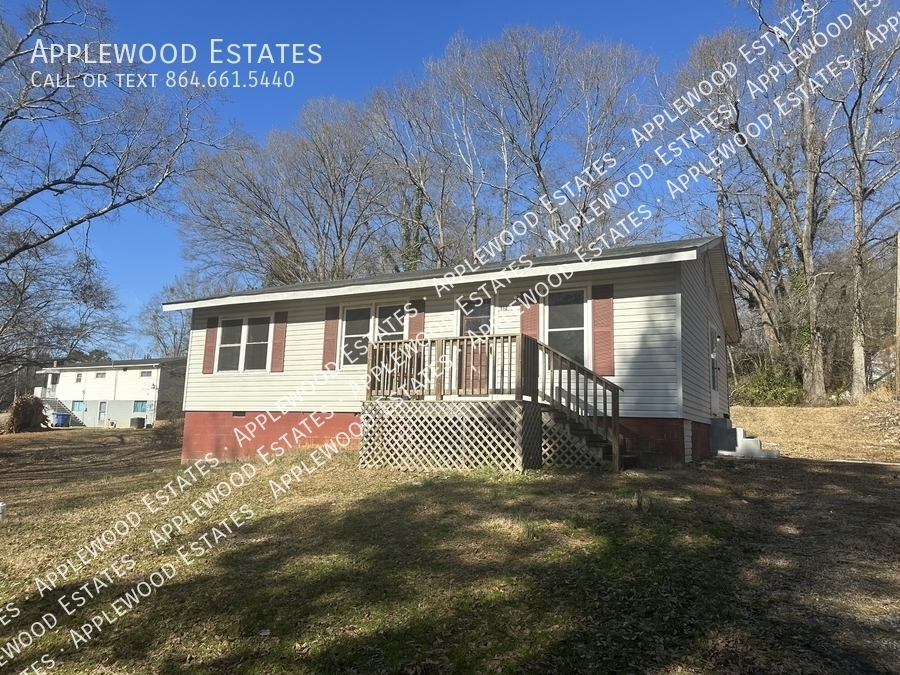 112 Glenrock St in Spartanburg, SC - Building Photo