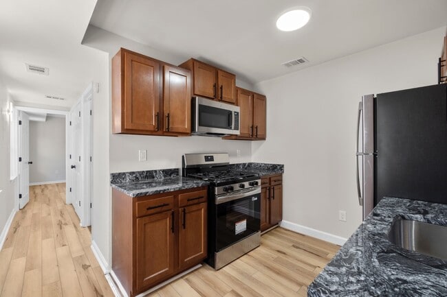 2027 E Baltimore St in Baltimore, MD - Building Photo - Building Photo