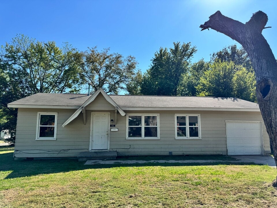 102 W 65th Pl N in Tulsa, OK - Building Photo