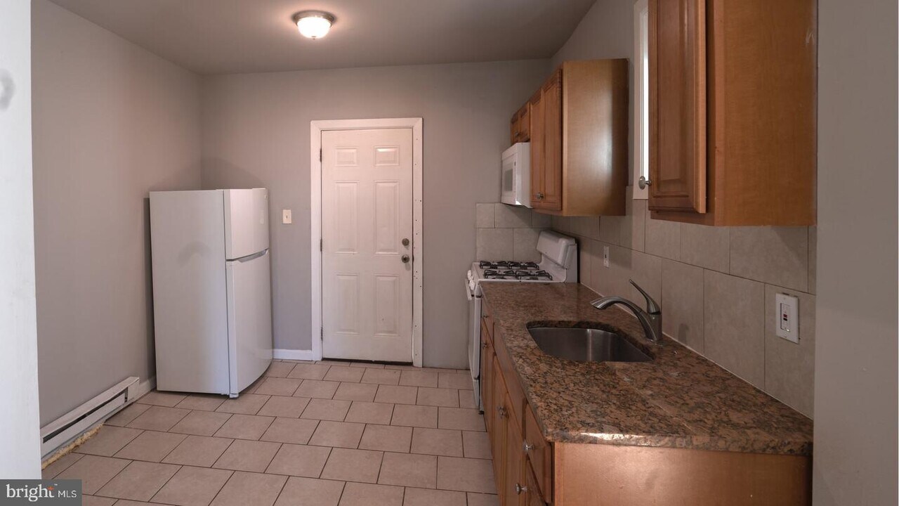 5340 Glenmore Ave Photo