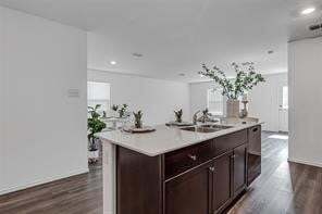 1105 Wildflower St in Ennis, TX - Building Photo - Building Photo