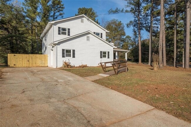 5081 Hubert Dr, Unit 1 in Powder Springs, GA - Foto de edificio - Building Photo