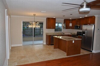 968 Victor Dr in Dunedin, FL - Foto de edificio - Building Photo