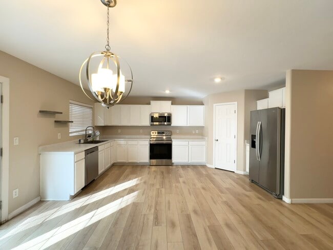 11549 W Mountain View Rd in Youngtown, AZ - Building Photo - Building Photo