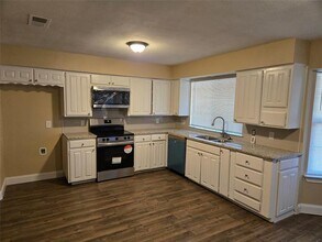 6705 Spoonwood Ln in Fort Worth, TX - Foto de edificio - Building Photo