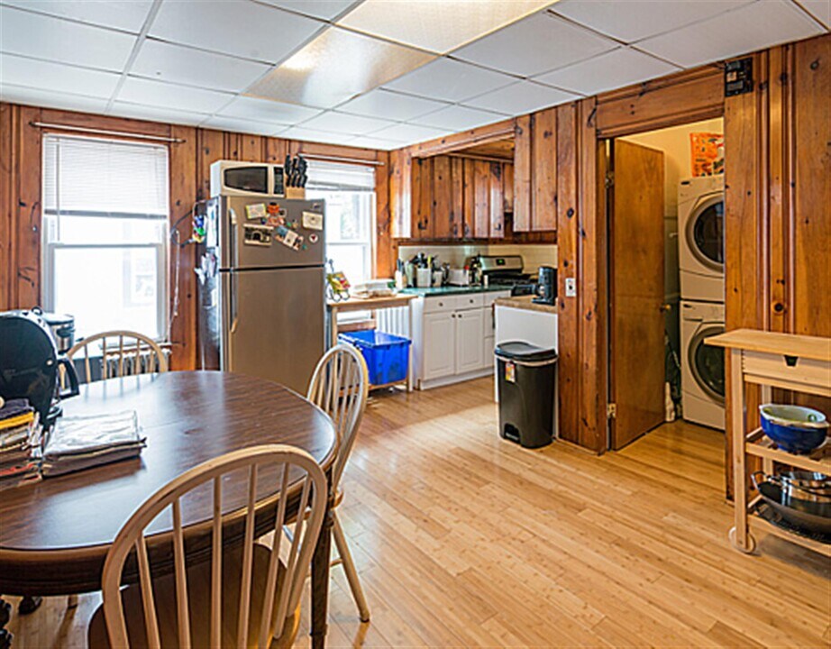365 Columbia St, Unit 3 in Cambridge, MA - Building Photo