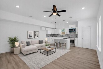 8021 Birmingham St in Houston, TX - Building Photo - Building Photo