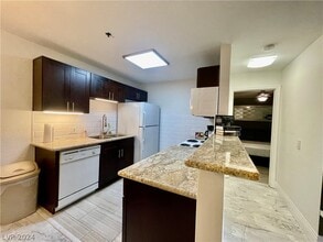 4200 S Valley View Blvd in Las Vegas, NV - Foto de edificio - Building Photo