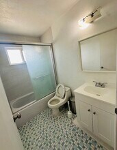 7962 Center Pkwy in Sacramento, CA - Building Photo - Building Photo