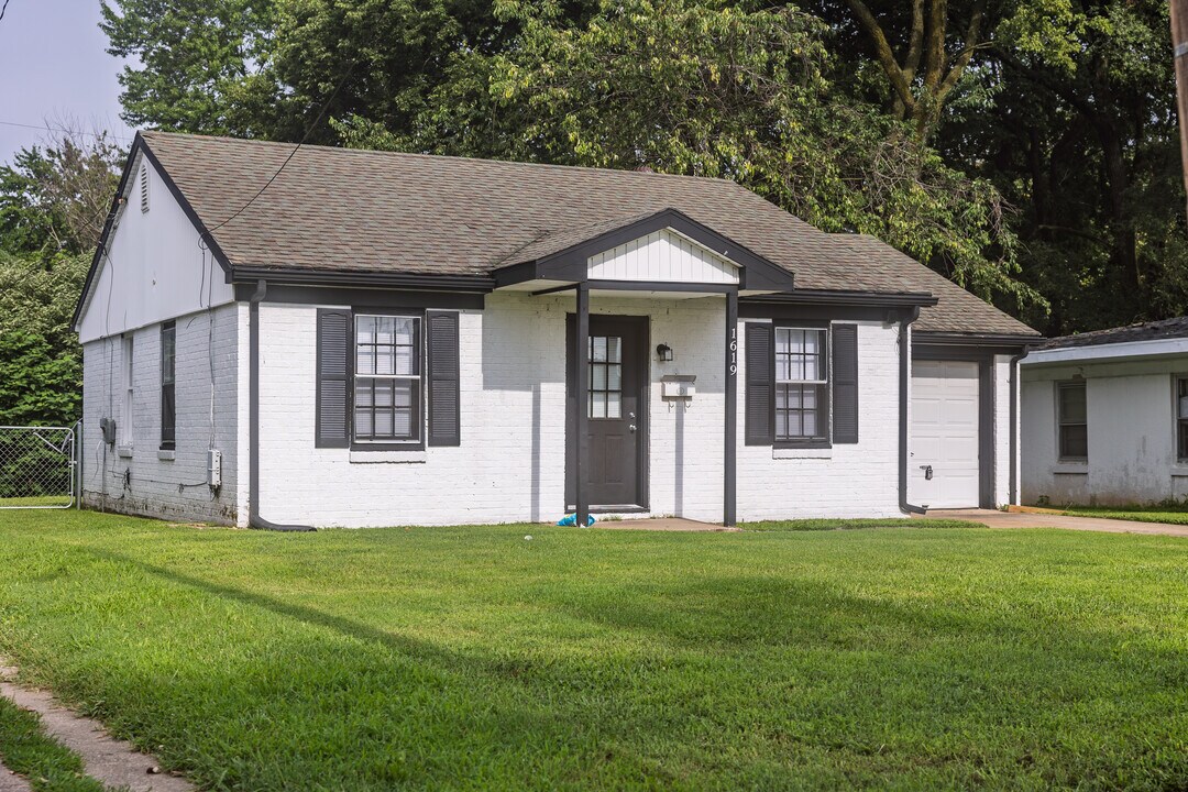 1619 S Kentwood Ave in Springfield, MO - Building Photo