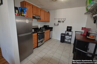 385 Dorchester St, Unit C8 in Boston, MA - Foto de edificio - Building Photo