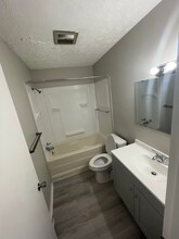 123 Sheraton Dr NW in North Canton, OH - Foto de edificio - Building Photo