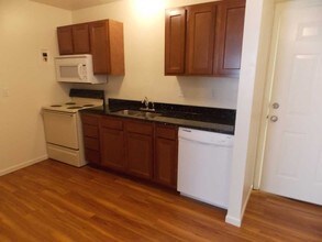 Bluejay Apartments in Lawrence, KS - Building Photo - Interior Photo