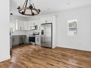 7 Railroad St in Greenville, SC - Building Photo - Building Photo