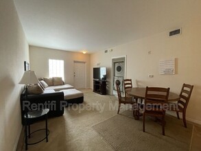 8555 Bernwood Cove Loop in Ft. Myers, FL - Foto de edificio - Building Photo