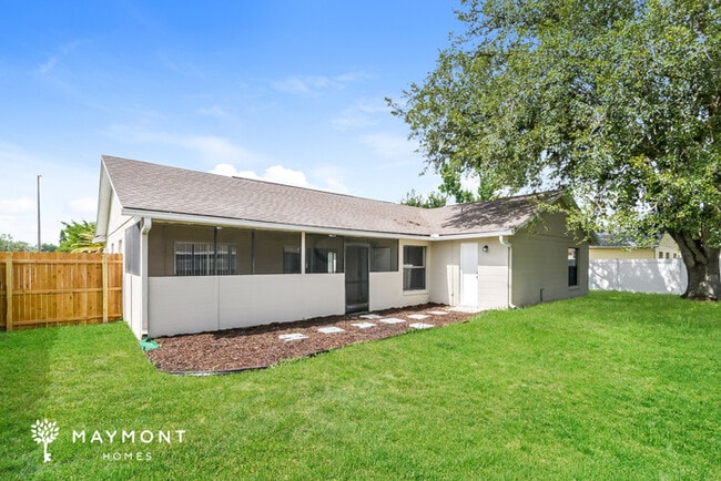2404 Whispering Maple Dr in Orlando, FL - Building Photo - Building Photo