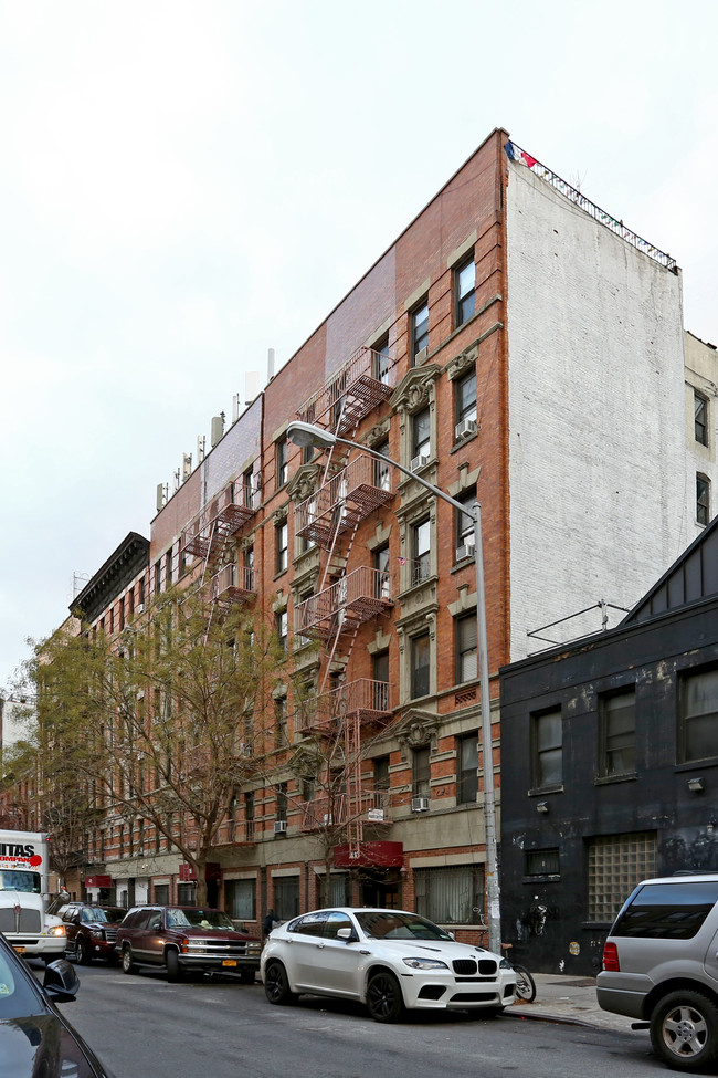 416-418 E 13th St in New York, NY - Foto de edificio - Building Photo