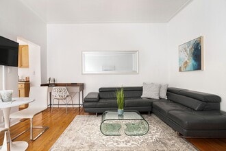210 W 17th St in New York, NY - Building Photo - Building Photo