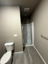 24500 Russell Rd in Kent, WA - Building Photo - Building Photo