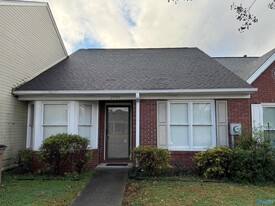 2405 Halifax Pl SW in Decatur, AL - Building Photo