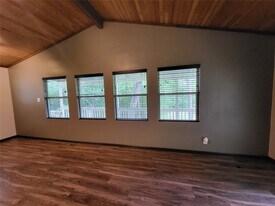 30 Rdg Crk Dr in Coldspring, TX - Building Photo