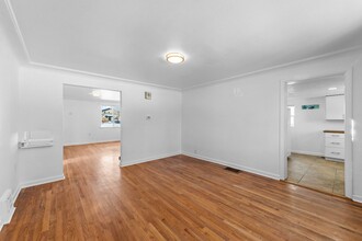 198 S Holland St in Lakewood, CO - Building Photo - Building Photo