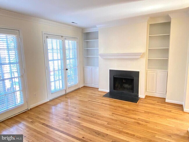 688 S Columbus St in Alexandria, VA - Building Photo - Building Photo