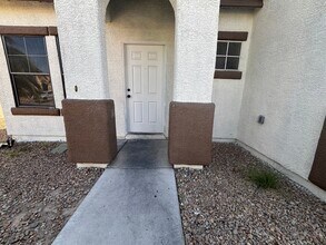 4828 Celsion Rock St in North Las Vegas, NV - Foto de edificio - Building Photo