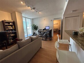 170 SE 14th St, Unit 2906 in Miami, FL - Building Photo - Building Photo