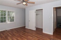 1302 Kienast Dr photo'