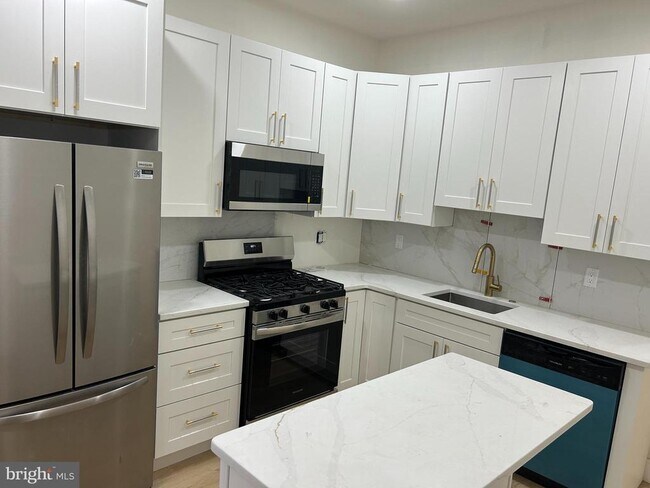 2214 S 17th St in Philadelphia, PA - Building Photo - Building Photo