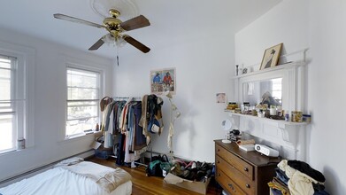 202 Harvard St, Unit 2T in Cambridge, MA - Foto de edificio - Building Photo