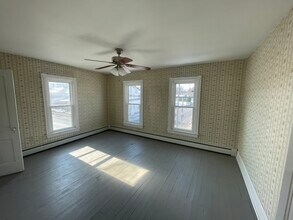 31 S Fayette St in Shippensburg, PA - Foto de edificio - Building Photo