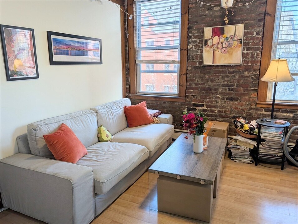 274 Cambridge St in Boston, MA - Building Photo