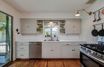 6668 Merry Ln in Houston, TX - Building Photo - Building Photo