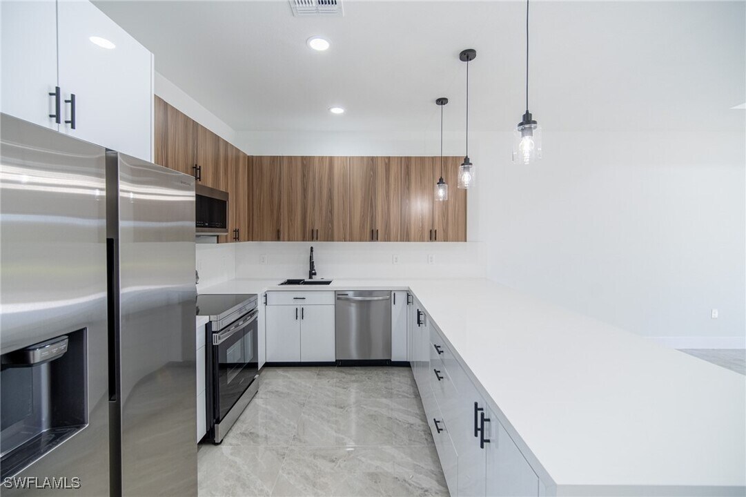 926-926 Countess Ave in Lehigh Acres, FL - Building Photo