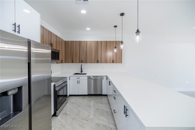 property at 926-926 Countess Ave