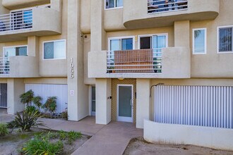 1055 Orizaba Ave in Long Beach, CA - Foto de edificio - Building Photo