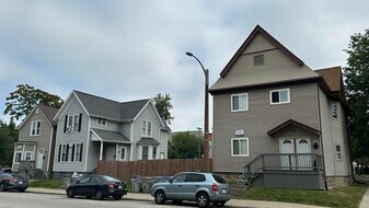 Maxwell House in Milwaukee, WI - Building Photo